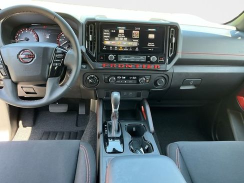 Used 2025 Nissan Frontier PRO-4X AWD/4WD image 11