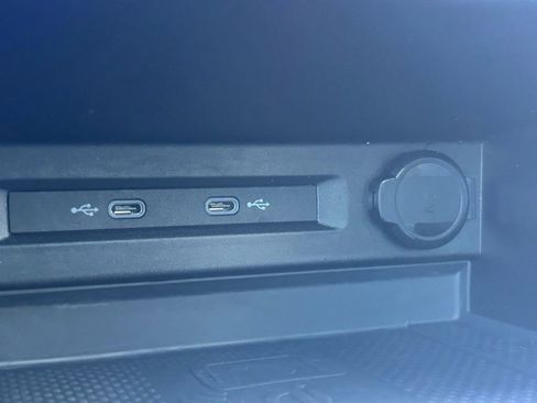 Used 2022 Volkswagen Tiguan SE image 51