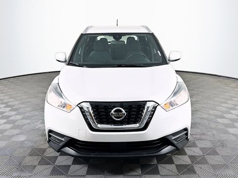 Used 2020 Nissan Kicks SV image 2