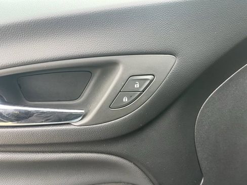 Used 2024 Chevrolet Equinox LT image 12