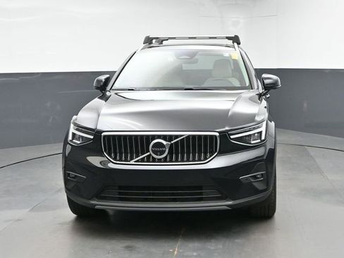 Used 2025 Volvo XC40 B5 Plus AWD/4WD image 3