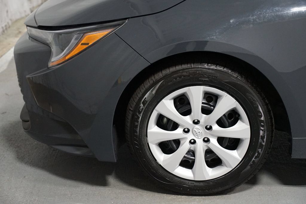 Certified 2025 Toyota Corolla LE FWD image 5
