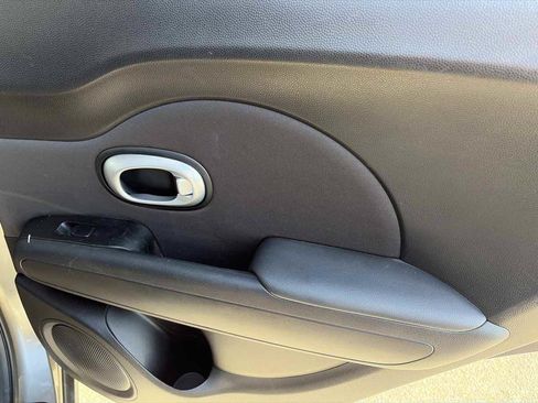Used 2016 Kia Soul FWD image 21