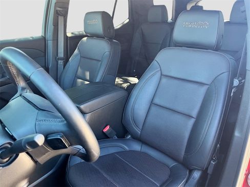 Used 2023 Chevrolet Traverse High Country image 22