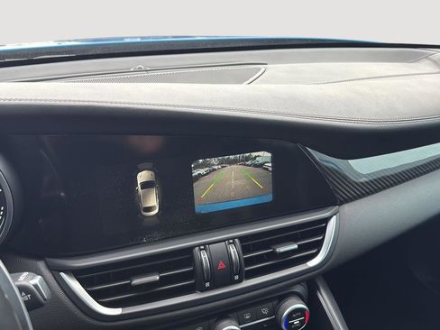 Used 2018 Alfa Romeo Giulia Quadrifoglio w/ Driver Assist Dynamic Package image 31