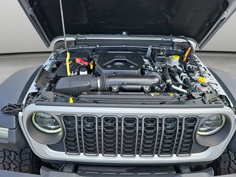 Used 2024 Jeep Wrangler Unlimited Rubicon 4xe AWD/4WD image 32