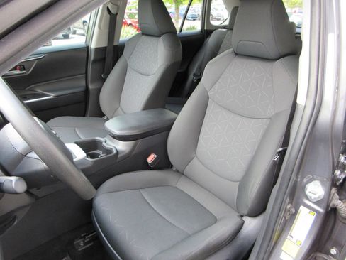 Used 2024 Toyota RAV4 XLE AWD/4WD image 29