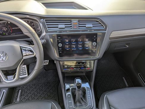 Certified 2022 Volkswagen Tiguan SEL R-Line image 19