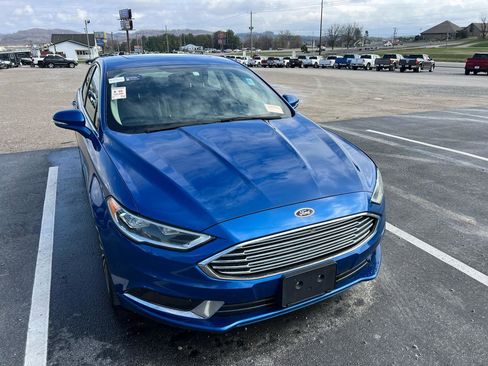Used 2017 Ford Fusion SE w/ Fusion SE Technology Package image 1