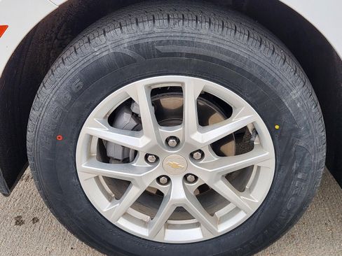 Used 2024 Chevrolet Equinox LT image 30