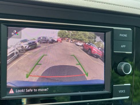 Used 2024 Volkswagen Jetta SE FWD image 32