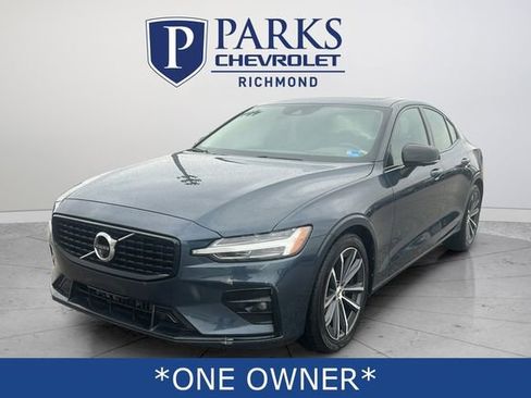 Used 2022 Volvo S60 B5 Inscription image 3