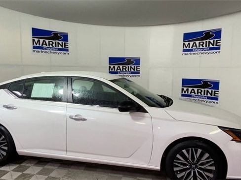 Used 2024 Nissan Altima 2.5 SV image 3