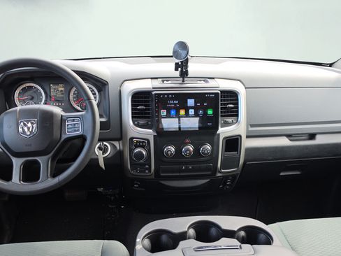 Used 2018 RAM 1500 Classic SLT AWD/4WD image 13