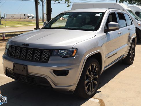 Used 2020 Jeep Grand Cherokee Altitude RWD image 8