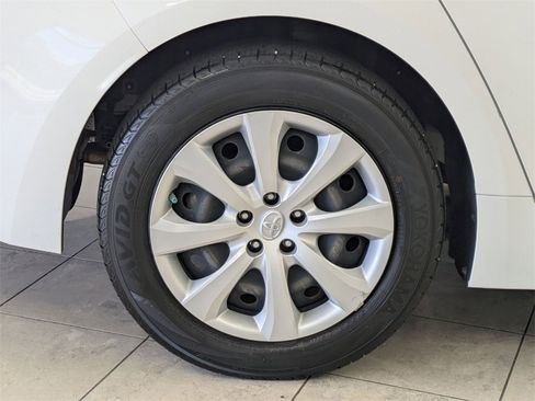 Used 2021 Toyota Corolla LE image 12