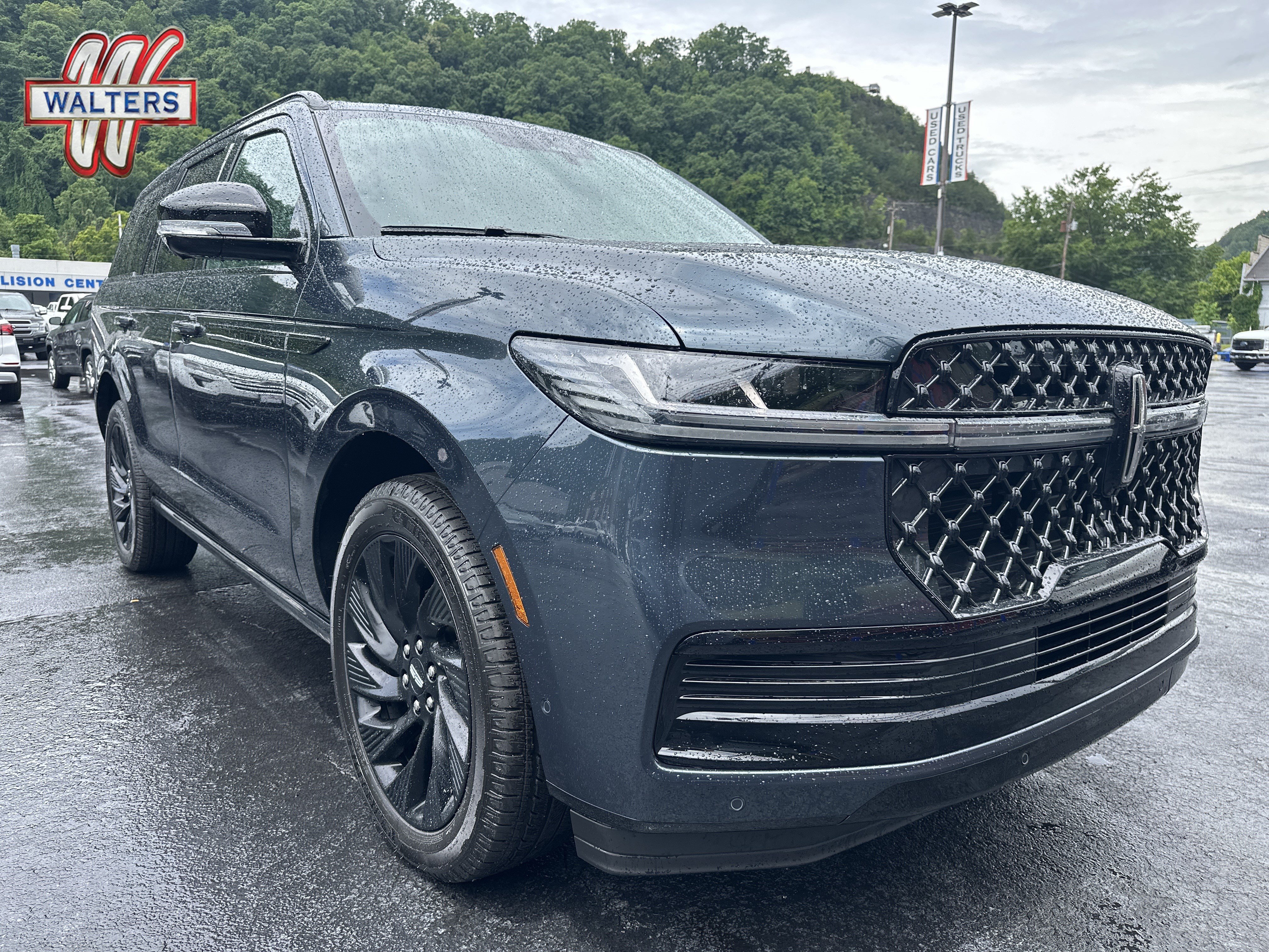 New 2025 Lincoln Navigator Reserve w/ Jet Appearance Package AWD/4WD image 1