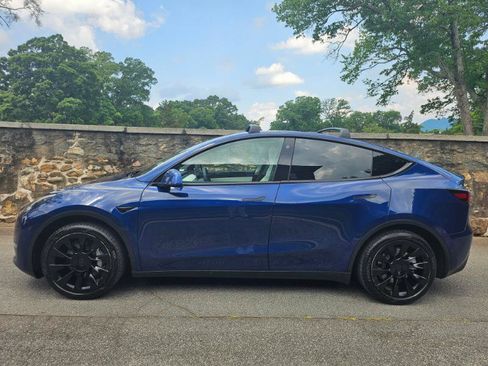 Used 2022 Tesla Model Y Long Range AWD/4WD image 8