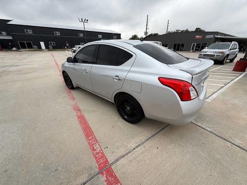 Used 2014 Nissan Versa SV image 26