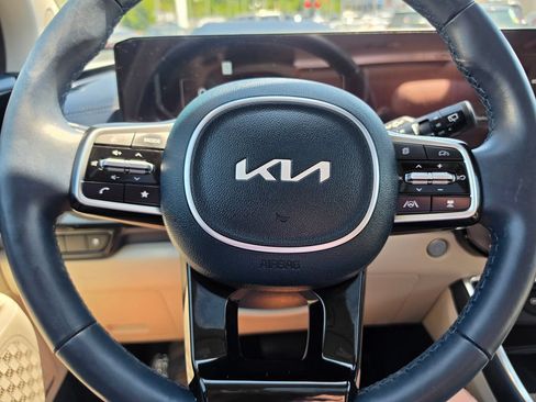 Certified 2025 Kia Carnival SX Prestige FWD image 21