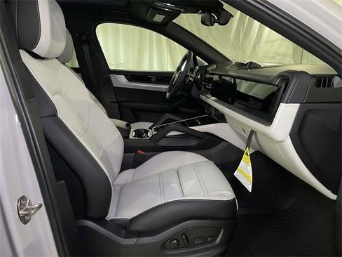 New 2026 Porsche Cayenne Coupe image 23