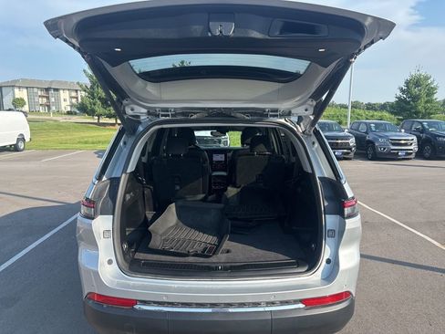 Used 2022 Jeep Grand Cherokee L Limited image 13