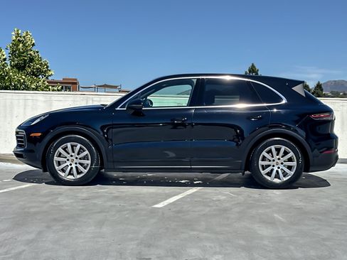 Certified 2022 Porsche Cayenne AWD/4WD image 2