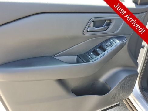 Used 2025 Nissan Rogue S AWD/4WD image 19