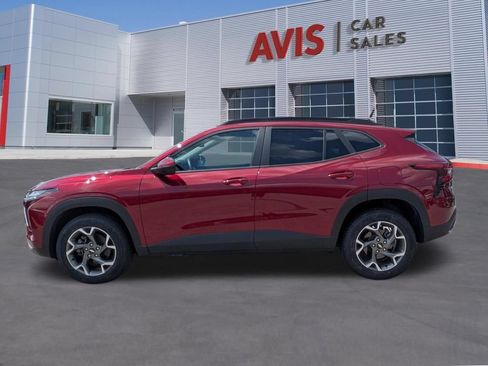 Used 2025 Chevrolet Trax LT w/ LT Convenience Package FWD image 10