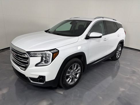Used 2022 GMC Terrain SLT w/ LPO, Floor Liner Package FWD image 7