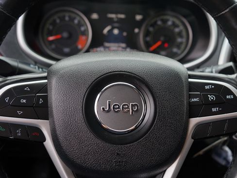 Used 2015 Jeep Cherokee Trailhawk w/ Ventilated/Heated Seat Group AWD/4WD image 16