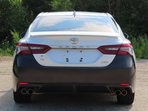 Used 2021 Toyota Camry XSE FWD image 5