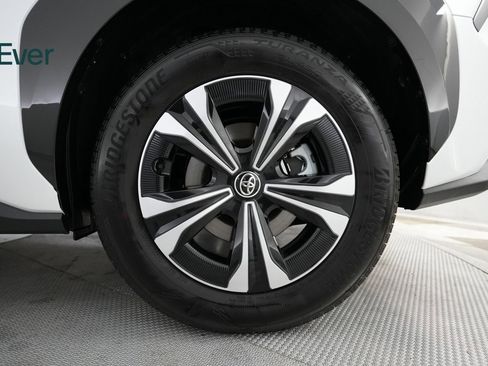 Used 2025 Toyota bZ4X FWD image 18