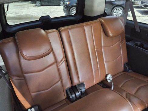Used 2017 Cadillac Escalade ESV Premium Luxury RWD image 35