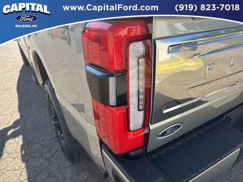 Used 2023 Ford F250 Platinum image 15