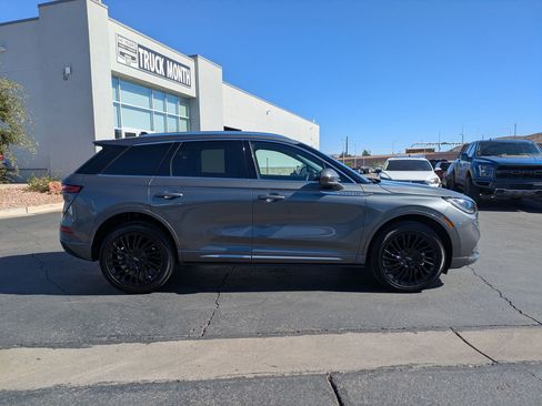 Used 2022 Lincoln Corsair Reserve image 2