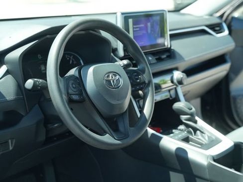 Used 2024 Toyota RAV4 XLE FWD image 27