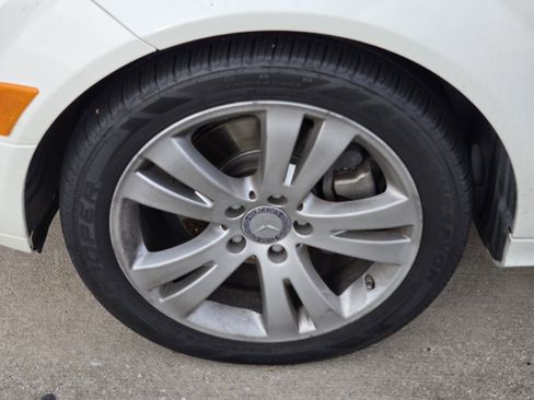 Used 2008 Mercedes-Benz C 300 Sedan image 10