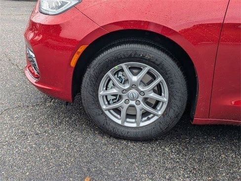 New 2026 Chrysler Pacifica Select image 32