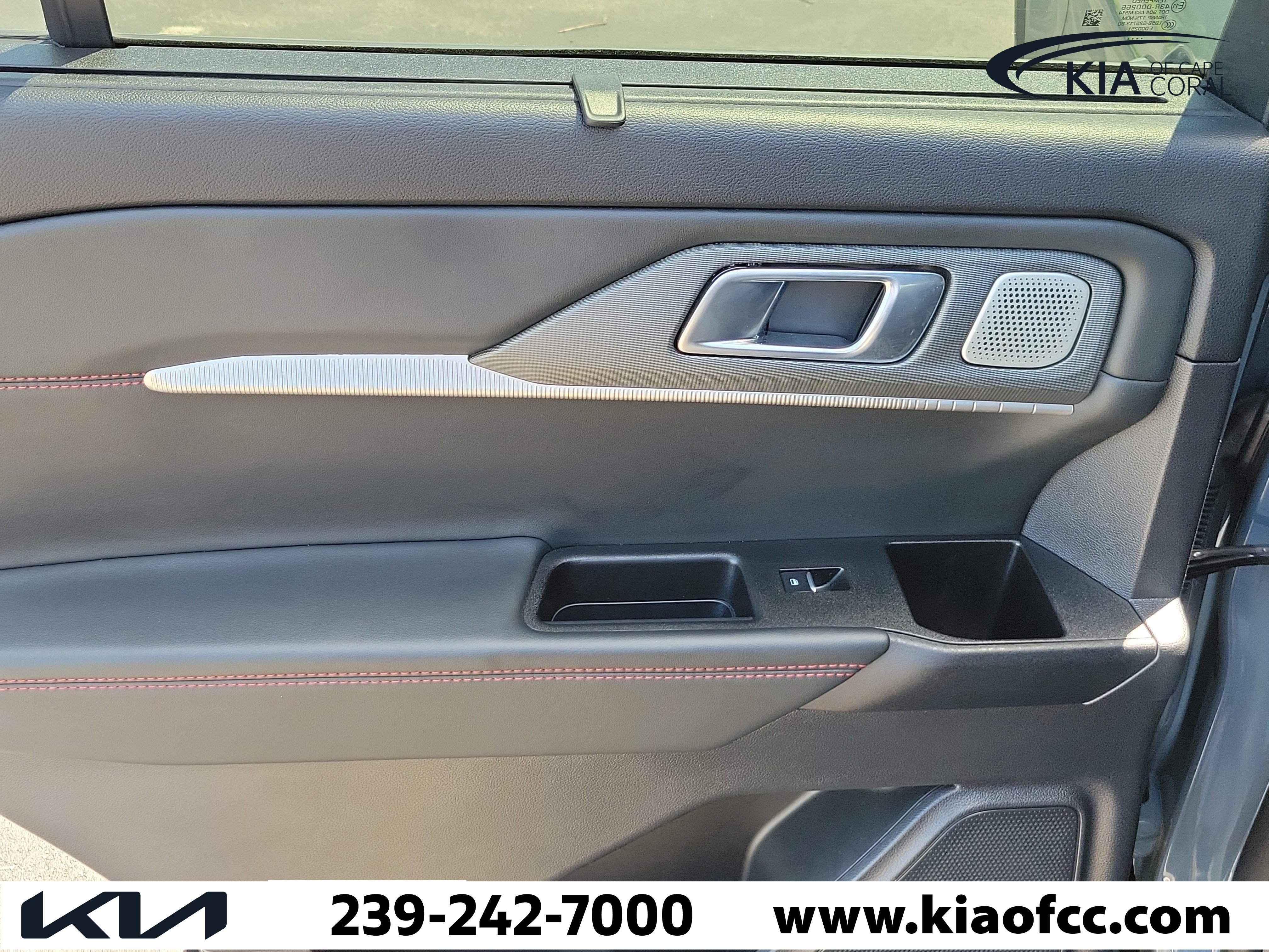 Used 2025 Ford Explorer ST AWD/4WD image 16
