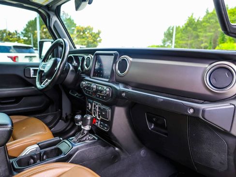 Used 2021 Jeep Gladiator Rubicon AWD/4WD image 12