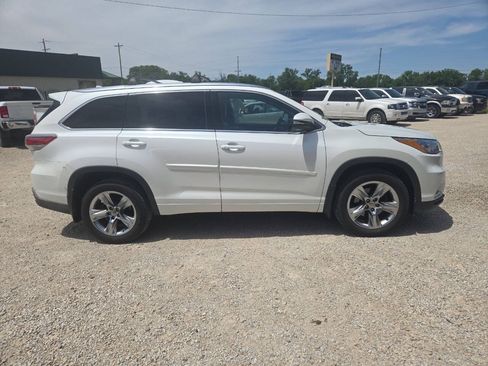 Used 2015 Toyota Highlander Limited w/ Driver Technology Package AWD/4WD image 2