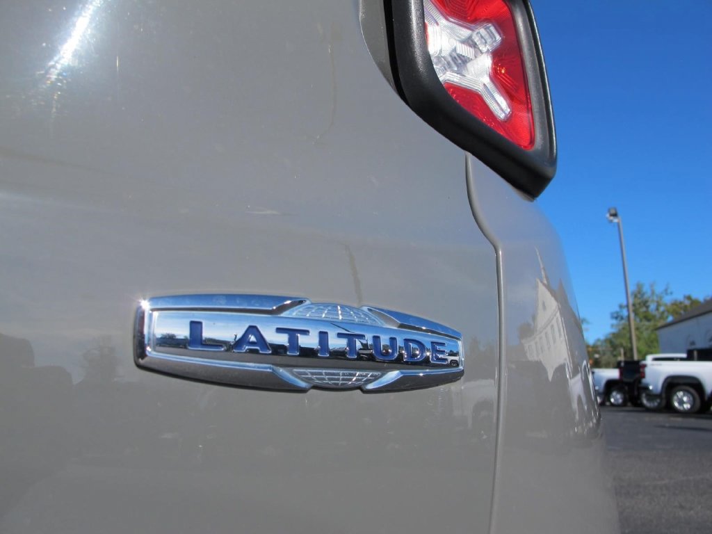 Used 2020 Jeep Renegade Latitude AWD/4WD image 8