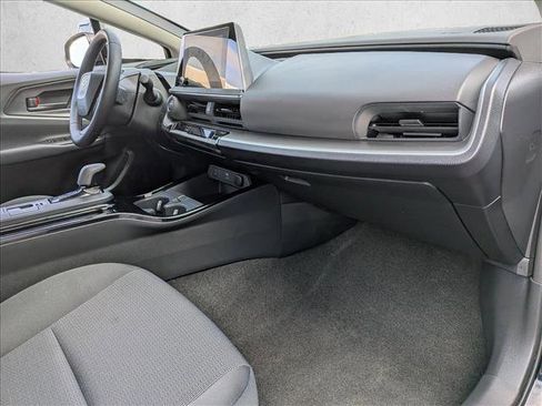 Used 2025 Toyota Prius LE image 19