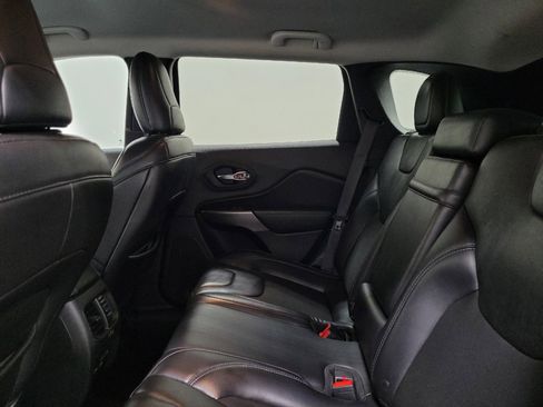 Used 2019 Jeep Cherokee Latitude Plus AWD/4WD image 18