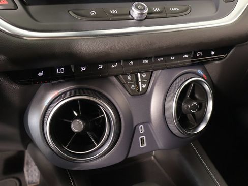 Used 2025 Chevrolet Blazer LT FWD image 7