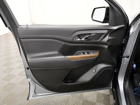 Used 2023 GMC Acadia SLE w/ Driver Convenience Package image 12