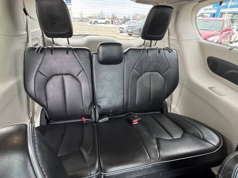 Used 2011 Chrysler Town & Country Touring-L w/ Entertainment Group #2 image 17