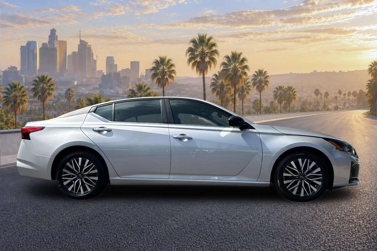 Used 2025 Nissan Altima 2.5 SV FWD image 3