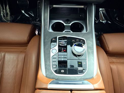 Used 2024 BMW X7 xDrive40i w/ Executive Package image 22